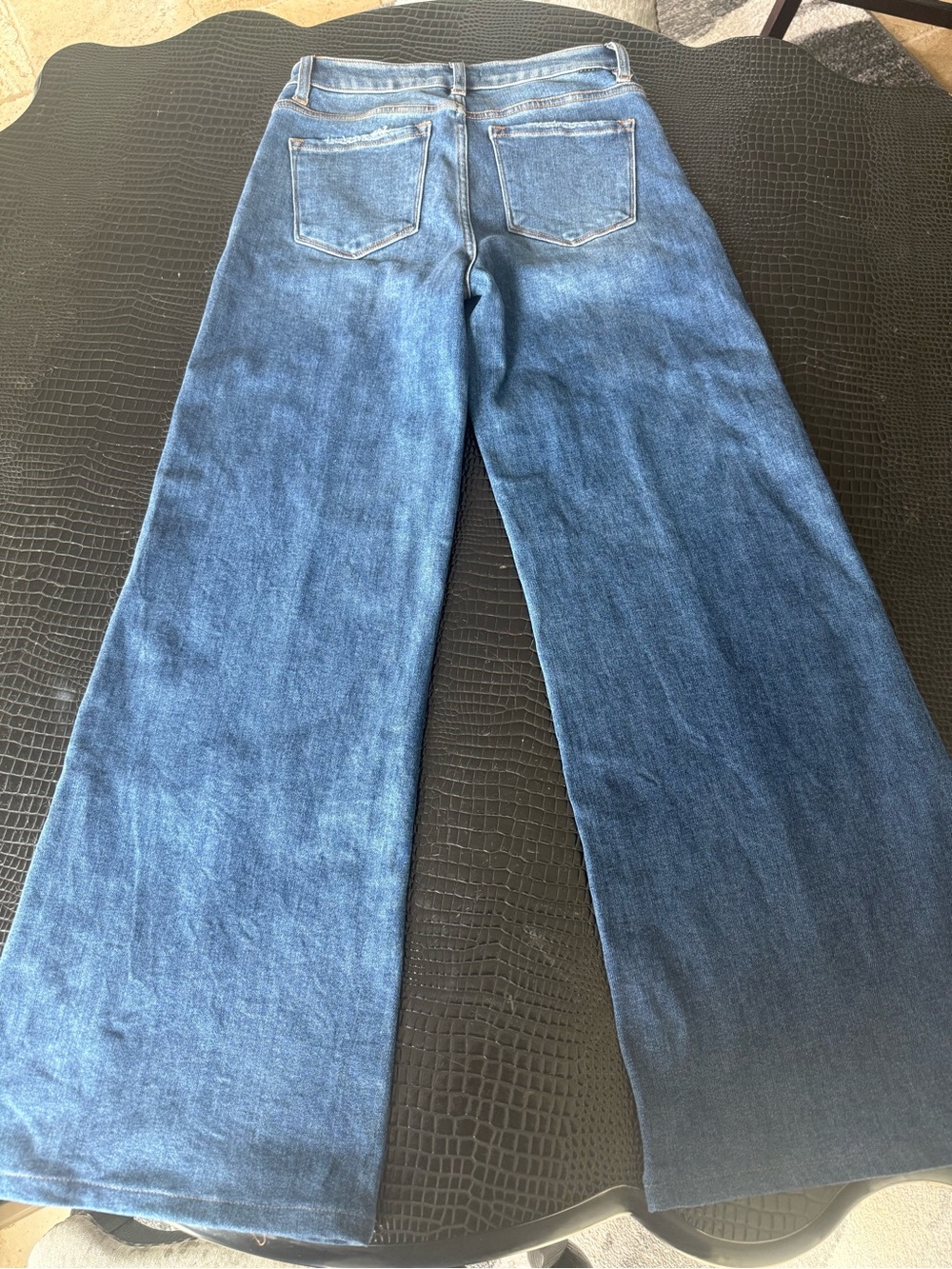 Risen Jeans with High-Rise, Wide Leg in Medium Blue in size 7/28 - Picture 2 of 5